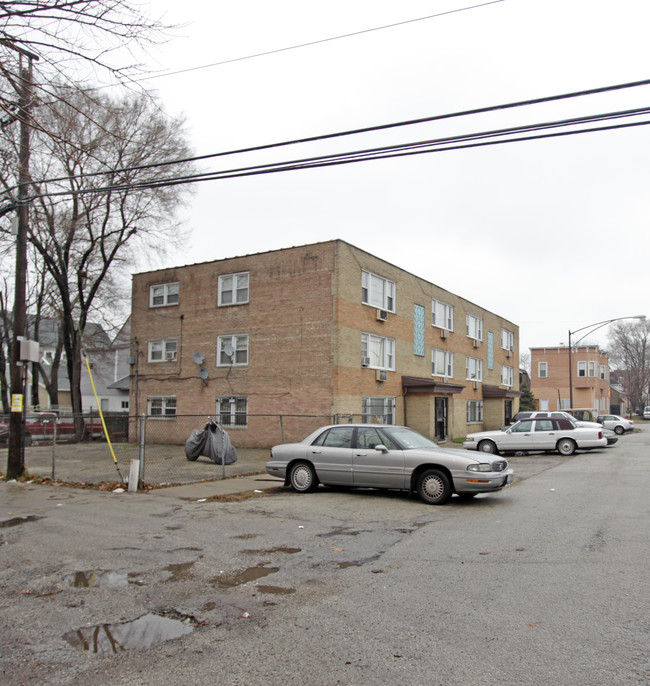 8956 S Escanaba Ave in Chicago, IL - Building Photo - Building Photo