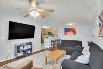 1385 S Donahue Dr in Auburn, AL - Building Photo - Building Photo