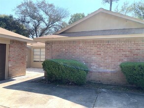 6102 Fallengate Dr in Spring, TX - Building Photo - Building Photo