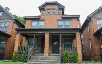 2355 Summit St in Columbus, OH - Building Photo