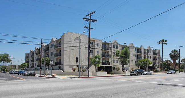 Laurel Apartments in North Hollywood, CA - Building Photo - Building Photo