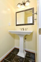 410 Jamestown Dr in Newport News, VA - Building Photo - Building Photo