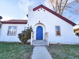 1007 Ivy St in Nampa, ID - Building Photo