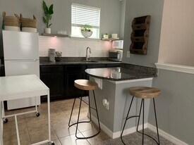 8365 Lookout Pointe Dr, Unit Guest Suite in Windermere, FL - Building Photo