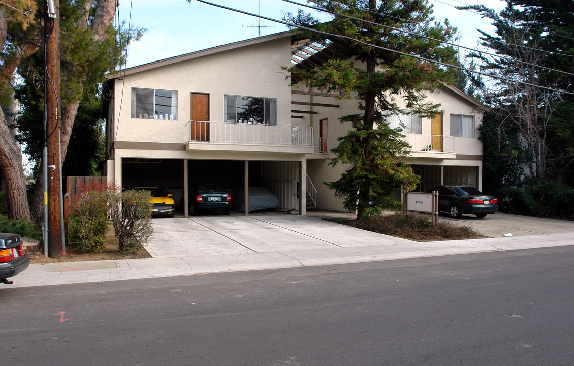 4211 Mckellar Ln in Palo Alto, CA - Building Photo