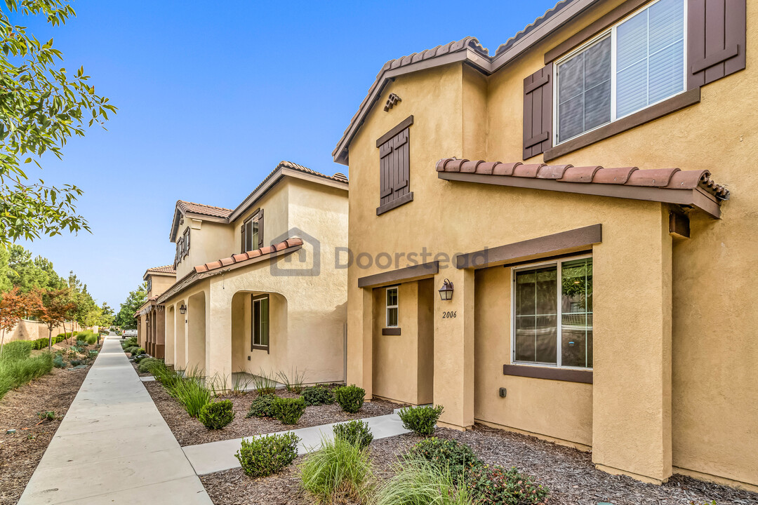 2006 Juniper Ln in Colton, CA - Building Photo