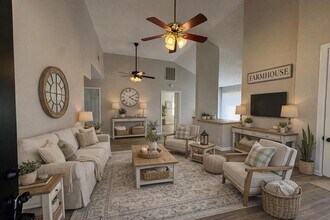 601 Valley St in San Marcos, TX - Building Photo - Building Photo