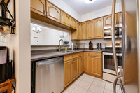 6927 Mary Caroline Cir, Unit #G in Alexandria, VA - Foto de edificio - Building Photo