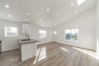 5961 W 85th Pl in Los Angeles, CA - Building Photo - Building Photo