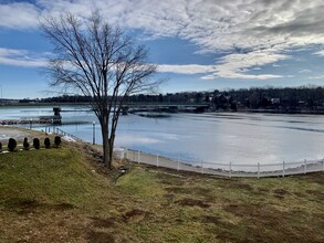 26 Main St, Unit #5 in Bucksport, ME - Foto de edificio - Building Photo