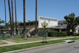 Walnut St in Anaheim, CA - Foto de edificio - Building Photo