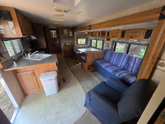 185 Dogwood Rd in Candler, NC - Foto de edificio - Building Photo