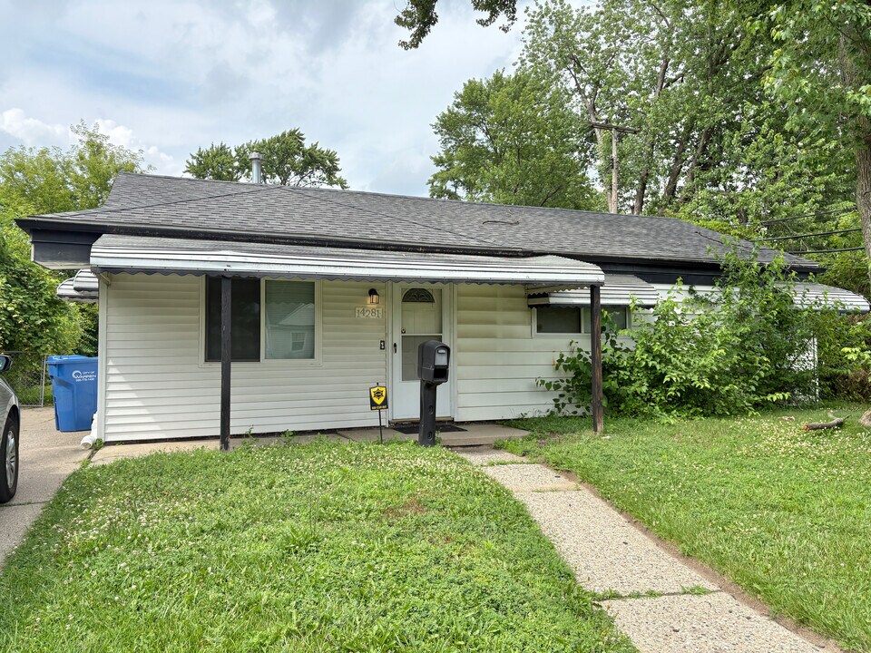 14281 Toepfer Rd in Warren, MI - Building Photo