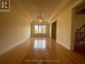 16 Pilkington Dr in Toronto, ON - Building Photo - Building Photo