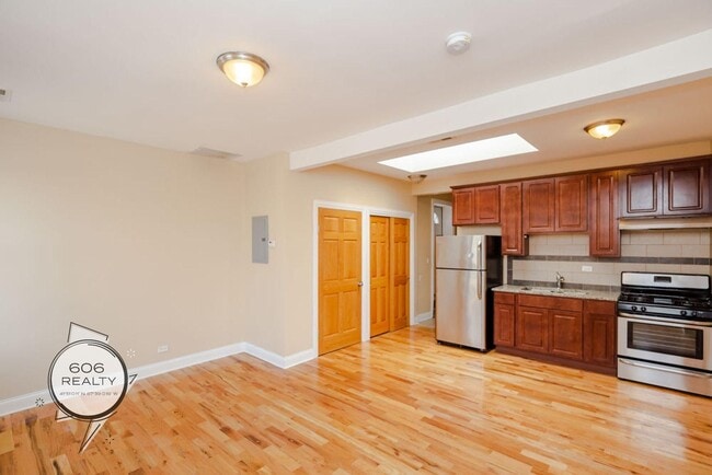 5556 W Belmont Ave in Chicago, IL - Building Photo - Building Photo