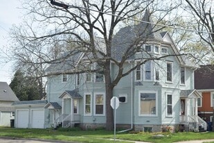 102 E Irving Ave, Unit 102 E. Irving in Oshkosh, WI - Building Photo