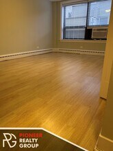 429 W Wellington Ave, Unit 1F in Chicago, IL - Foto de edificio - Building Photo