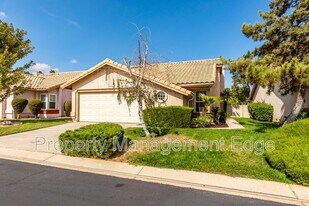 576 Pine Valley Rd in Banning, CA - Building Photo