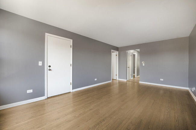 5311 N Northwest Hwy in Chicago, IL - Building Photo - Building Photo