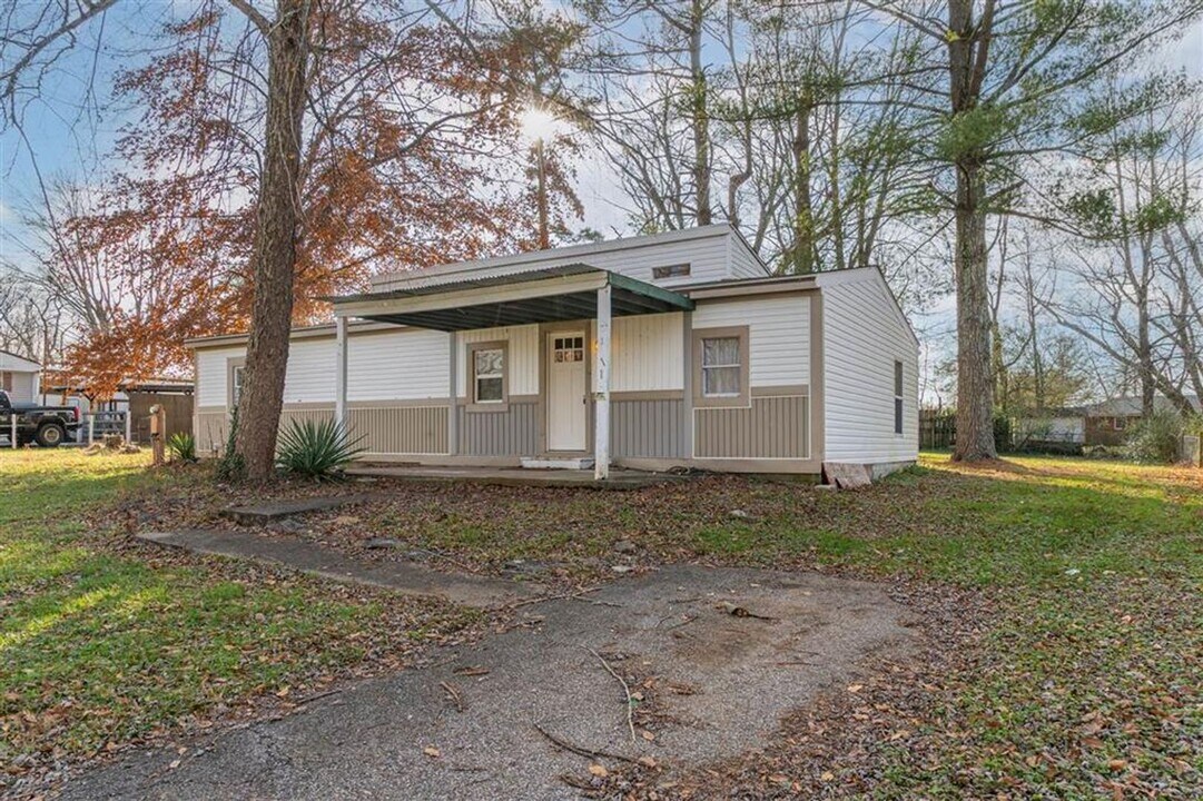 670 Mount Olivet Rd in Bowling Green, KY - Building Photo