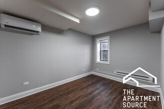 5746 N Winthrop Ave, Unit 203 in Chicago, IL - Foto de edificio - Building Photo