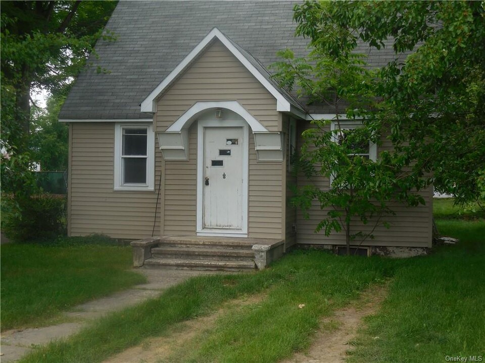 10 Edmunds Ln-Unit -B in Pine Bush, NY - Building Photo