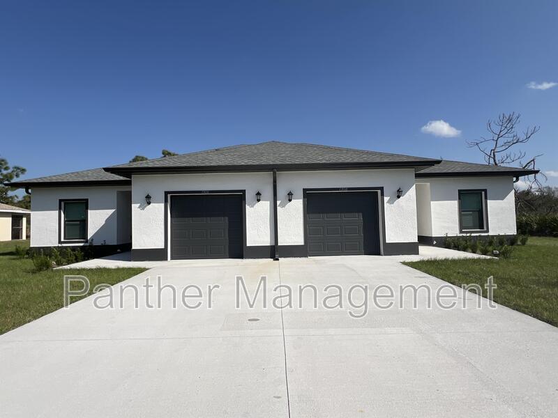 1308 Saxony Cir in Punta Gorda, FL - Building Photo