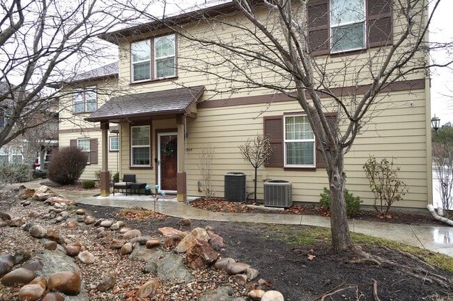 1254 E Winding Creek Dr in Eagle, ID - Building Photo - Building Photo