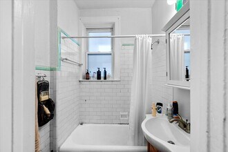 3451 N Elaine Pl, Unit 405 in Chicago, IL - Building Photo - Building Photo