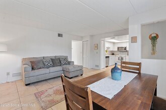 1145 N Shannon Ave in Indialantic, FL - Foto de edificio - Building Photo