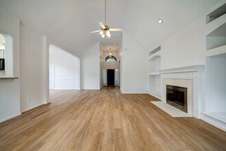 1807 River Trail in Sugar Land, TX - Building Photo - Building Photo