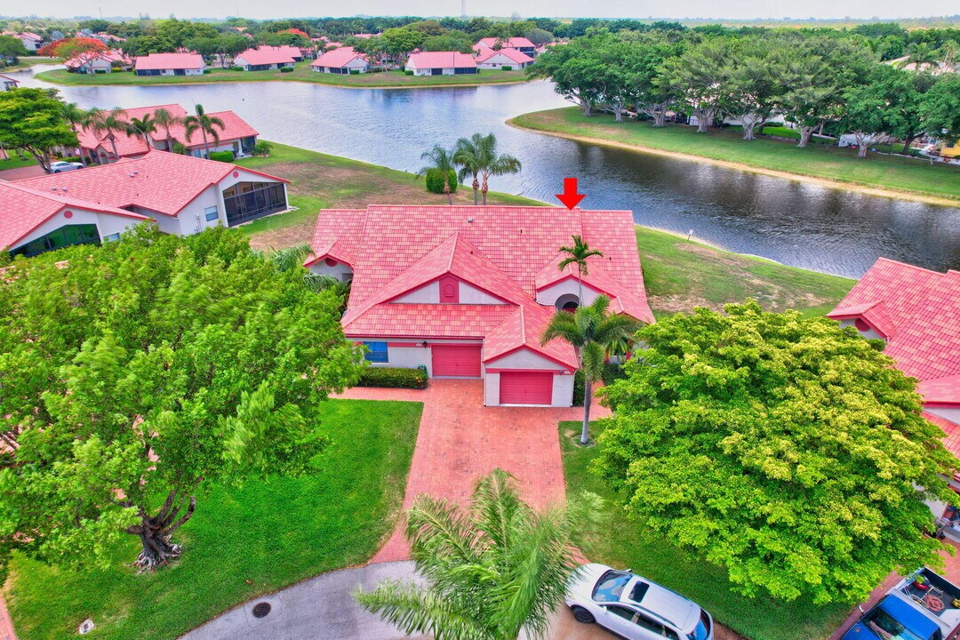 7585 Lexington Club Blvd in Delray Beach, FL - Building Photo