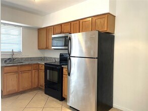 225 NW 23rd St in Wilton Manors, FL - Building Photo - Building Photo