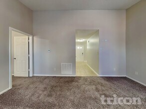 4900 Hunters Run in Columbus, IN - Building Photo - Building Photo