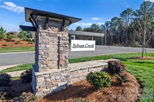 7185 Sylvan Retreat Dr in Denver, NC - Building Photo