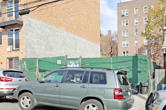 6717 Austin St in Flushing, NY - Building Photo - Building Photo