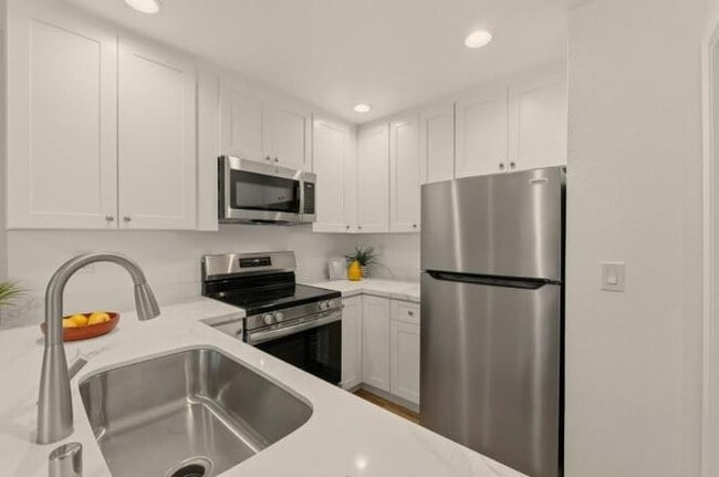 property at 3401 La Terrace Cir