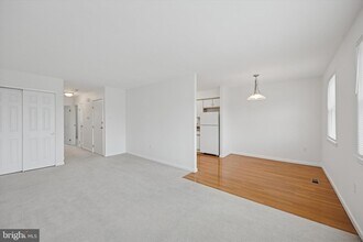 4000 Lyman Dr, Unit 2ND FLOOR in Philadelphia, PA - Building Photo - Building Photo