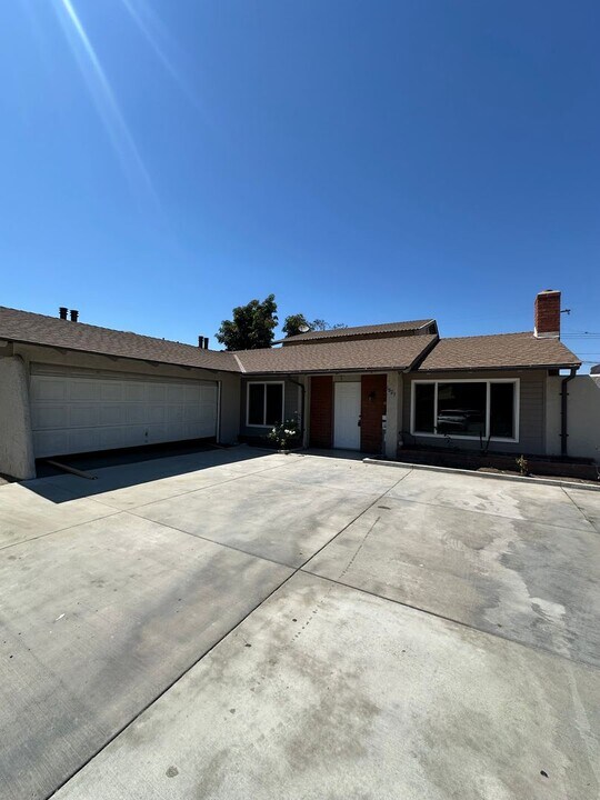 1823 E Coral Ave in Orange, CA - Building Photo
