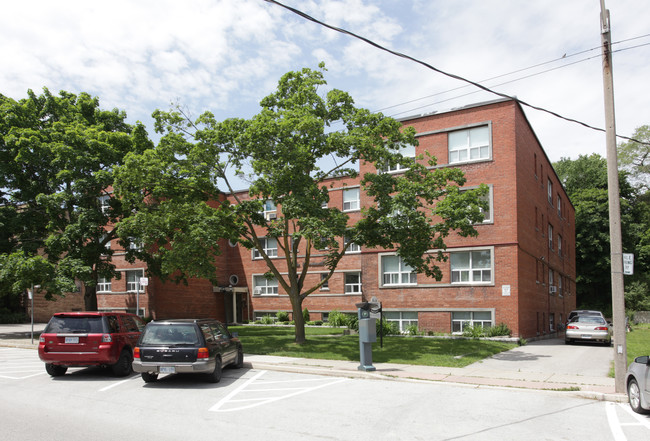 Woodmont Apartments in Toronto, ON - Building Photo - Building Photo