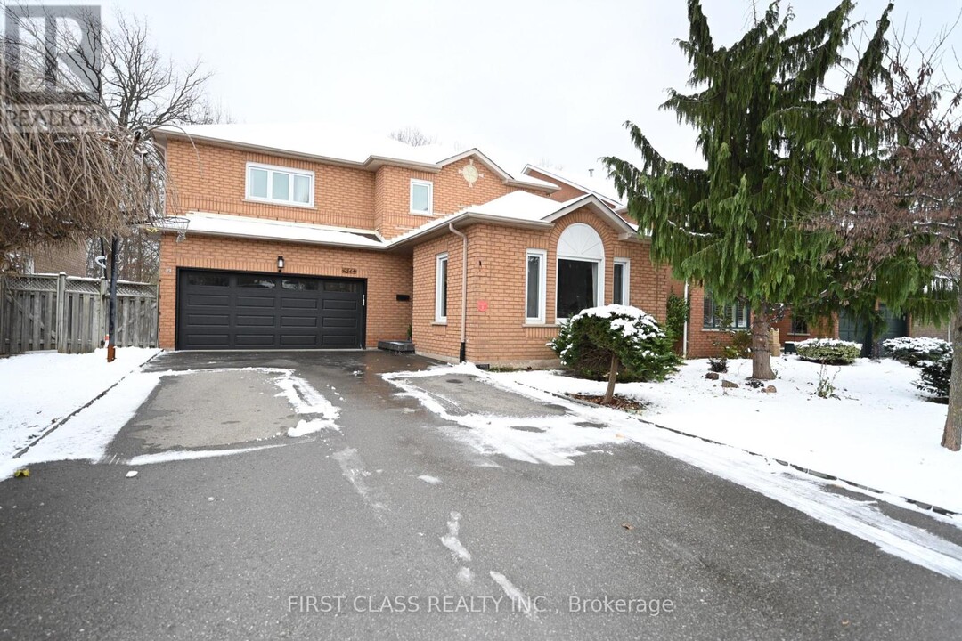 2164 GRAND RAVINE Dr in Oakville, ON - Building Photo