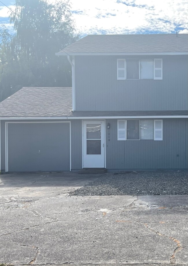 1016 11th St NW, Unit 1016 11th St NW in Puyallup, WA - Foto de edificio - Building Photo