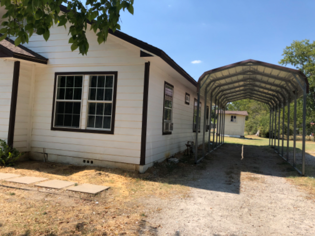 408 Houston St in Ennis, TX - Foto de edificio - Building Photo