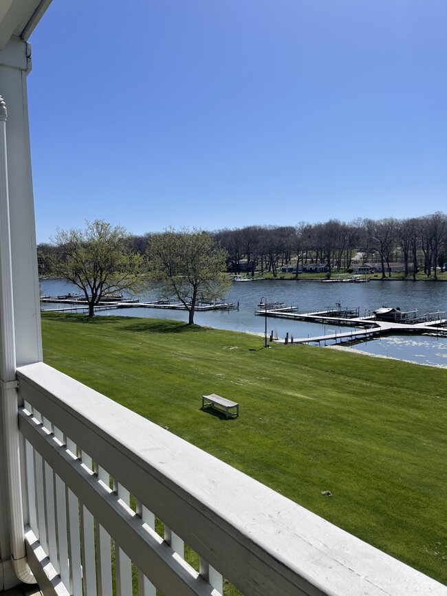 2138 Landings Ln in Delavan, WI - Building Photo - Building Photo