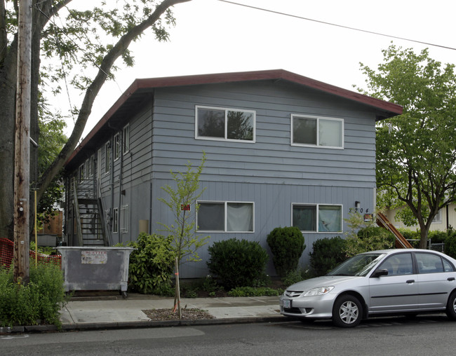 2204 SE 50th Ave in Portland, OR - Building Photo - Building Photo