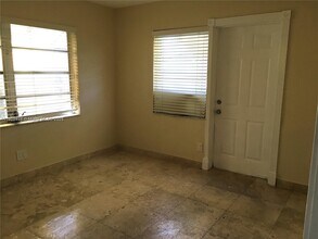 2724 NE 32nd St in Fort Lauderdale, FL - Building Photo - Building Photo