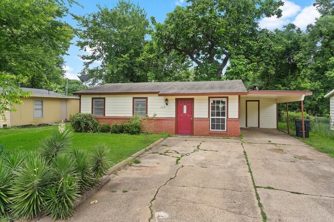 1219 Lampkin St