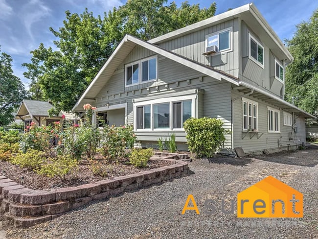 528 S Grape St in Medford, OR - Building Photo - Building Photo