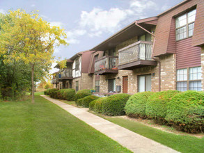 Somerset Mews in Somerset, NJ - Foto de edificio - Building Photo