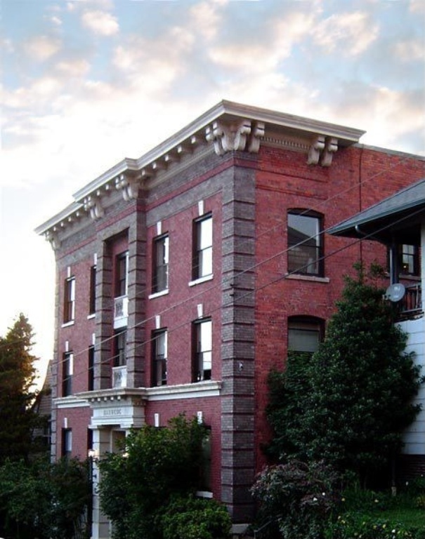 property at 416 E Roy St